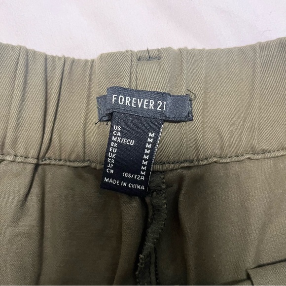 Forever 21 distressed cargo pants - Picture 3 of 3